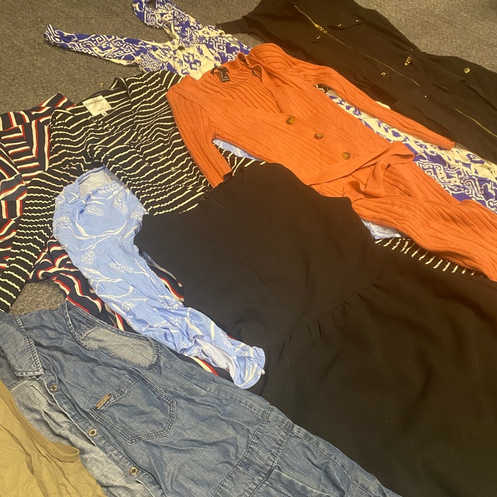 Bundle of dresses ALL ON SALE BUY AL $18!!!’